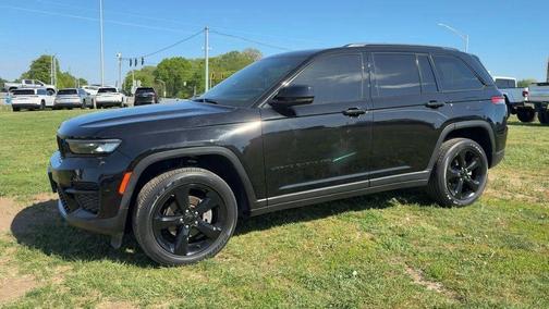 Diamond Black 2023 Jeep Grand Cherokee Altitude