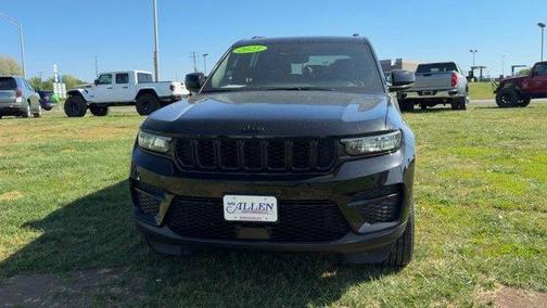 Diamond Black 2023 Jeep Grand Cherokee Altitude
