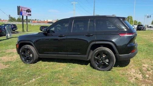 Diamond Black 2023 Jeep Grand Cherokee Altitude