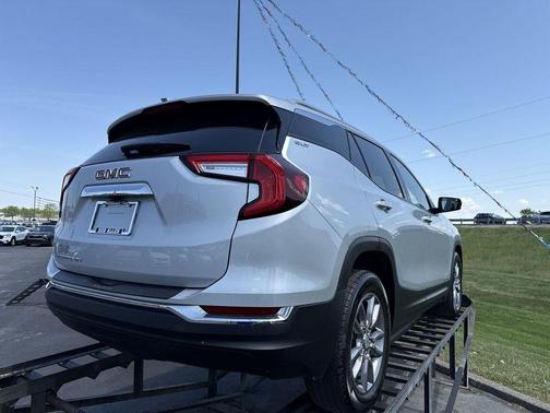 Quicksilver Metallic 2022 GMC Terrain SLT