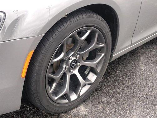 2018 Chrysler 300 Touring