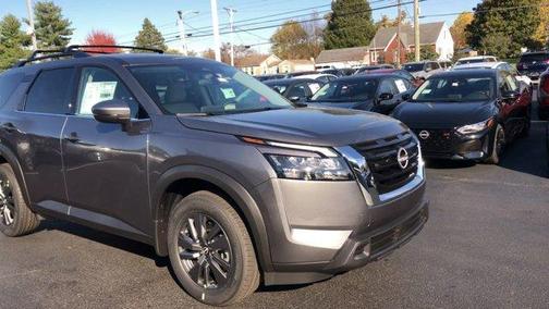 2025 Nissan Pathfinder SV