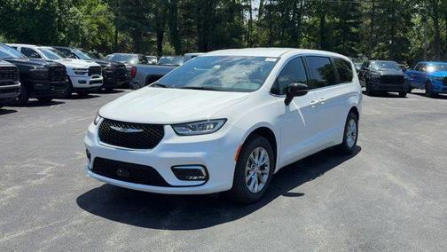 Bright White Clearcoat 2026 Chrysler Pacifica Select