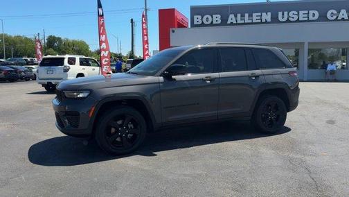 Metallic 2023 Jeep Grand Cherokee Altitude