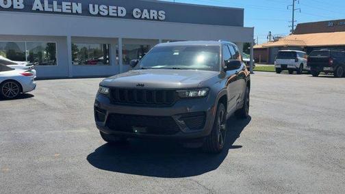 Metallic 2023 Jeep Grand Cherokee Altitude