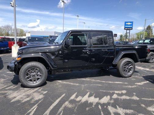Black Clearcoat 2026 Jeep Gladiator Sport