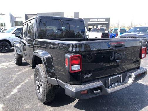 Black Clearcoat 2026 Jeep Gladiator Sport