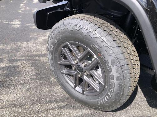 Black Clearcoat 2026 Jeep Gladiator Sport