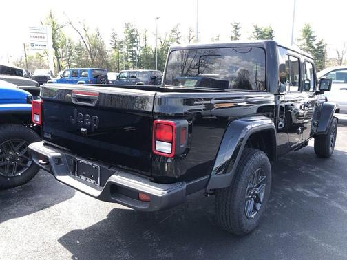 Black Clearcoat 2026 Jeep Gladiator Sport