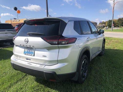 2025 Nissan Rogue SV