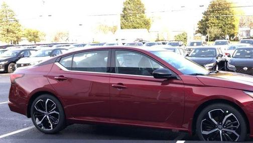 2025 Nissan Altima SR