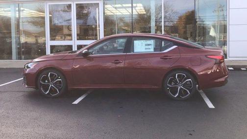 2025 Nissan Altima SR