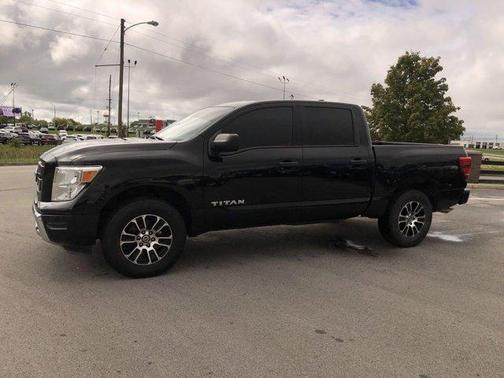 2022 Nissan Titan SV