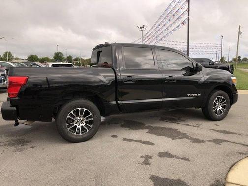 2022 Nissan Titan SV