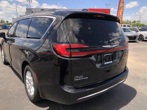 2022 Chrysler Pacifica Touring-L