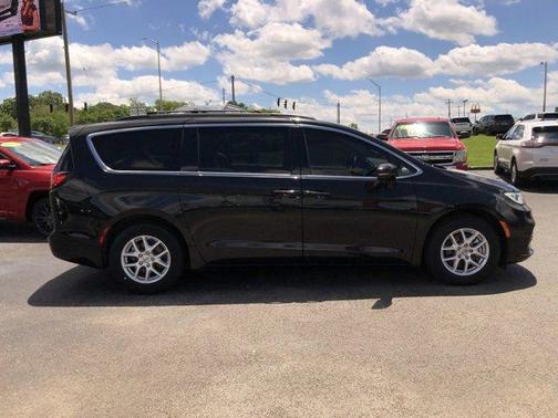 2022 Chrysler Pacifica Touring-L