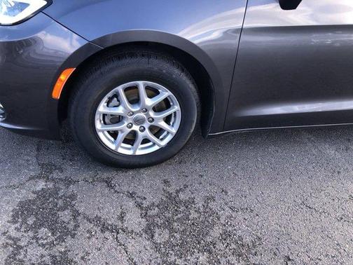 2023 Chrysler Pacifica Touring-L