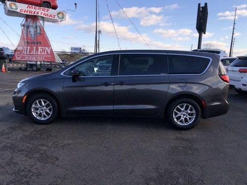 2023 Chrysler Pacifica Touring-L