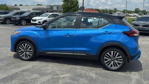 2 Tone Blue / Black 2023 Nissan Kicks SR