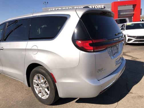 2024 Chrysler Pacifica Touring-L