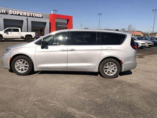 Silver Mist Clearcoat 2024 Chrysler Pacifica Touring-L