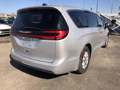 Silver Mist Clearcoat 2024 Chrysler Pacifica Touring-L