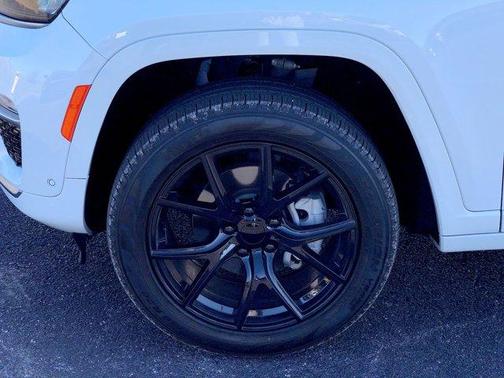 2023 Jeep Grand Cherokee Summit