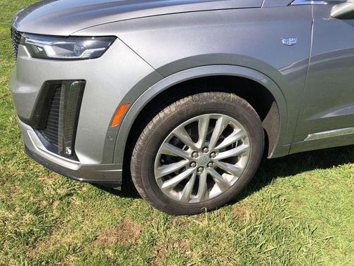 Silver Metallic 2023 Cadillac XT6 Premium Luxury AWD