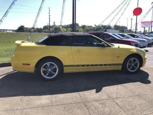 2005 Ford Mustang 
