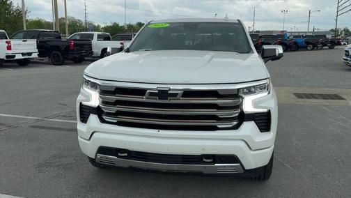 Iridescent Pearl Tricoat 2022 Chevrolet Silverado 1500 High Country