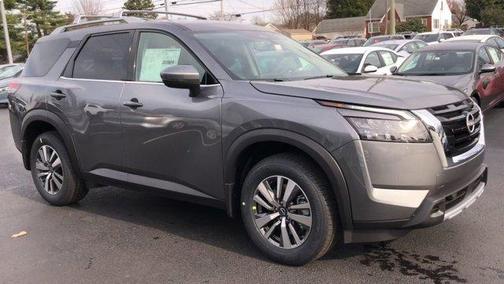 2025 Nissan Pathfinder SL