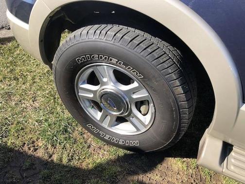 Photo 2 of 23 of 2005 Ford Expedition King Ranch