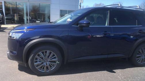 2024 Nissan Pathfinder SL