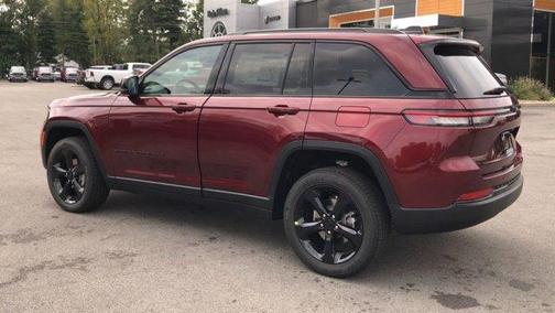2025 Jeep Grand Cherokee Laredo