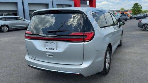 Silver Mist Clearcoat 2024 Chrysler Pacifica Touring-L