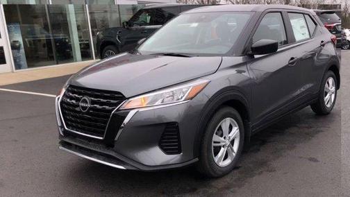 Gun Metallic 2025 Nissan Kicks Play S
