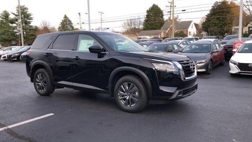 2025 Nissan Pathfinder S