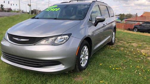 Billet Silver Metallic Clearcoat 2020 Chrysler Voyager LXI