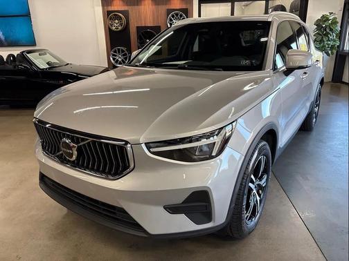 2025 Volvo XC40 B5 Core Bright Theme