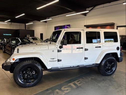 Bright White Clearcoat 2015 Jeep Wrangler Unlimited Sahara