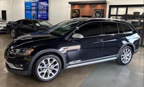 Deep Black Pearl Metallic 2018 Volkswagen Golf Alltrack TSI SEL