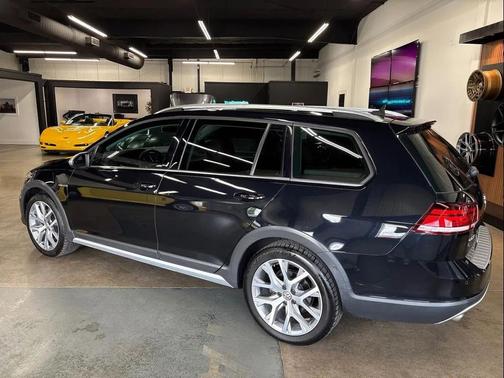 Deep Black Pearl Metallic 2018 Volkswagen Golf Alltrack TSI SEL
