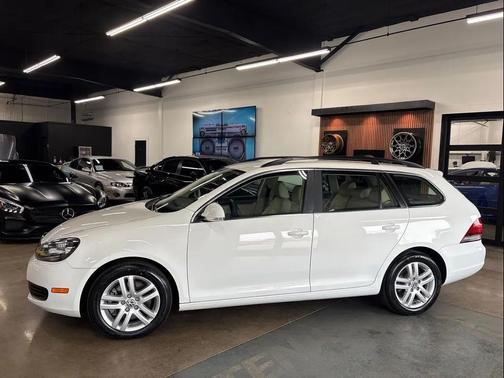 White 2014 Volkswagen Jetta SportWagen DSG TDI