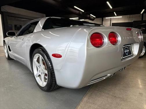 2004 Chevrolet Corvette Base