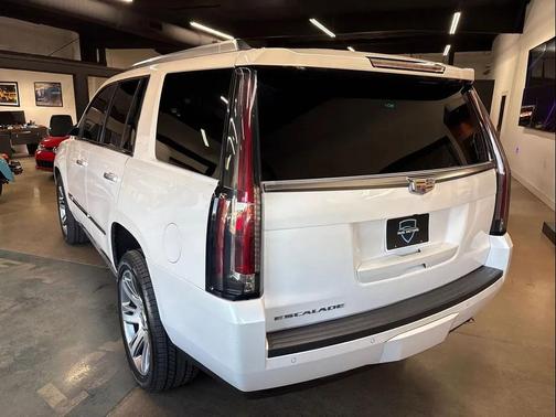 Crystal White Tricoat 2016 Cadillac Escalade Premium