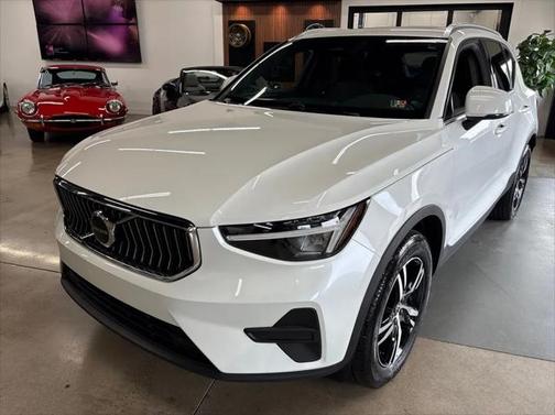 2025 Volvo XC40 B5 Core Bright Theme