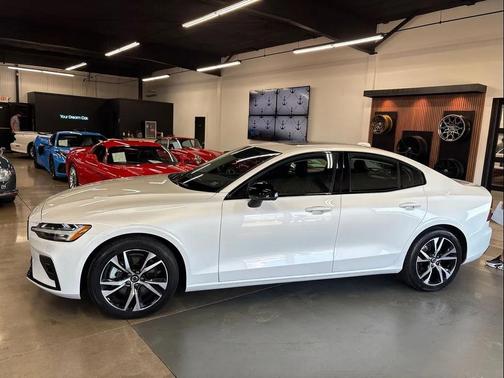 2025 Volvo S60 B5 Core