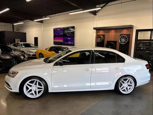 Pure White 2016 Volkswagen Jetta 1.4T S