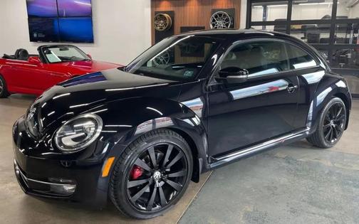 Deep Black Pearl Metallic 2013 Volkswagen Beetle 2.0T Turbo