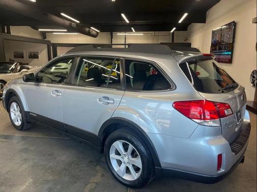 Ice Silver Metallic 2014 Subaru Outback 2.5i